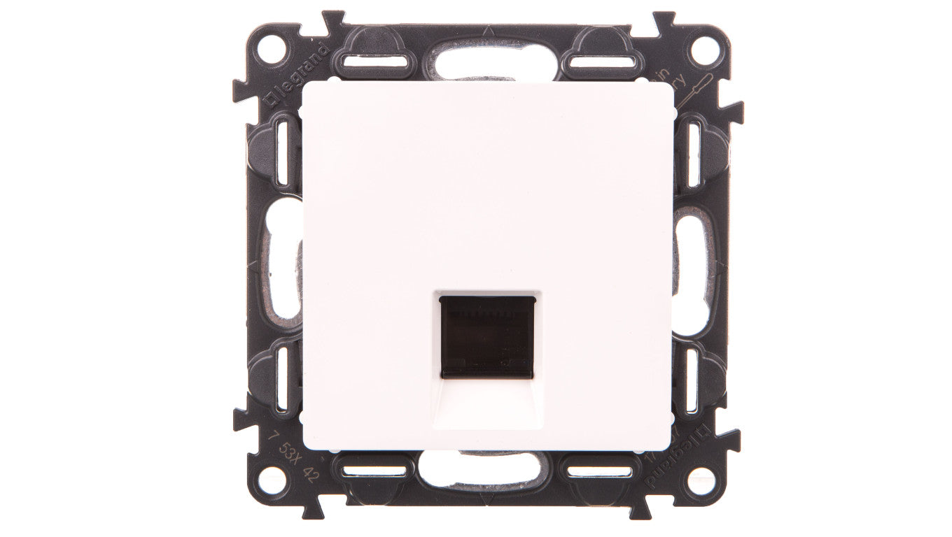 VALENA LIFE Gniazdo 1xRJ45 kat.6 UTP białe 753142