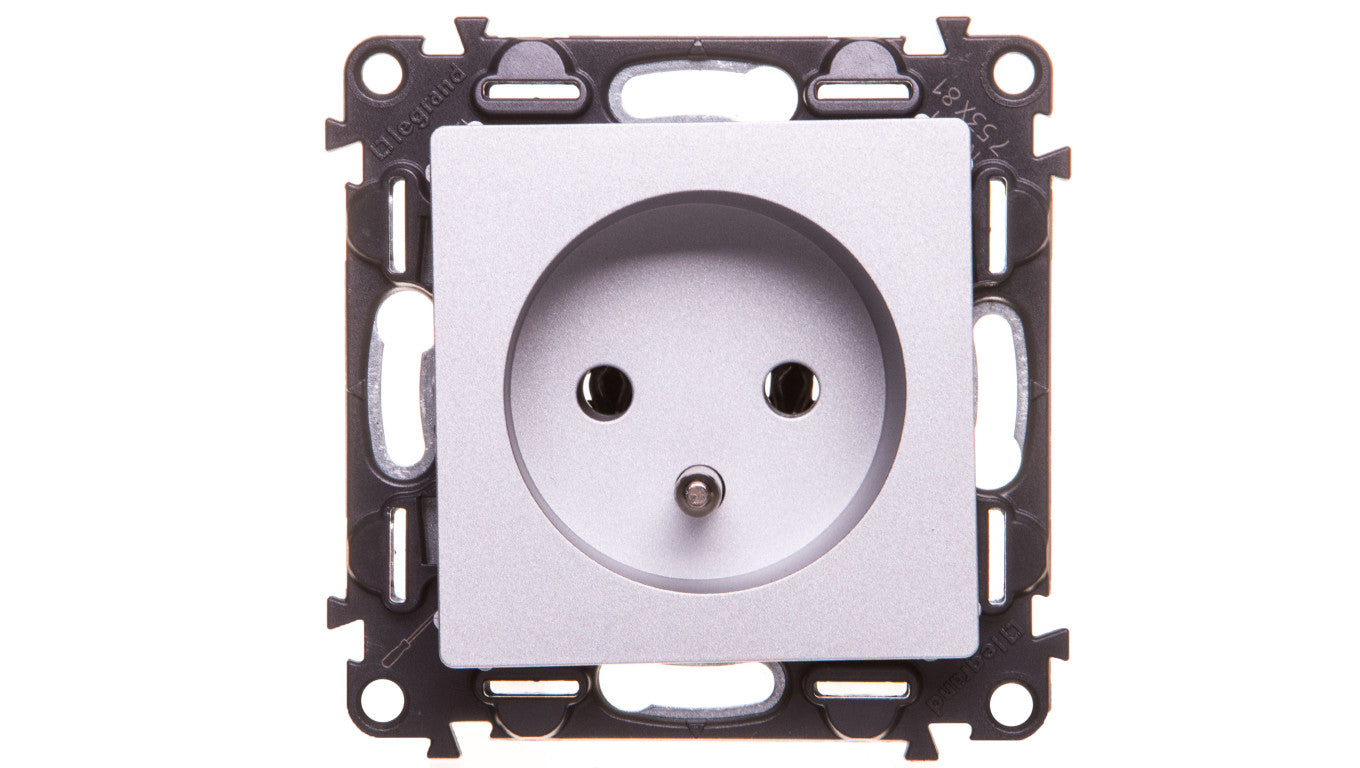 VALENA LIFE Gniazdo pojedyncze z/u 2P+Z aluminium 753381