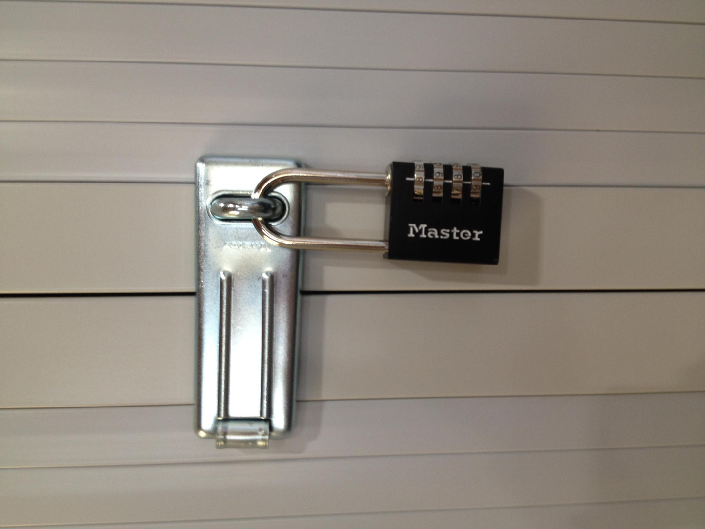 Kłódka z szyfrem długa Master Lock 7640EURDBLKLH