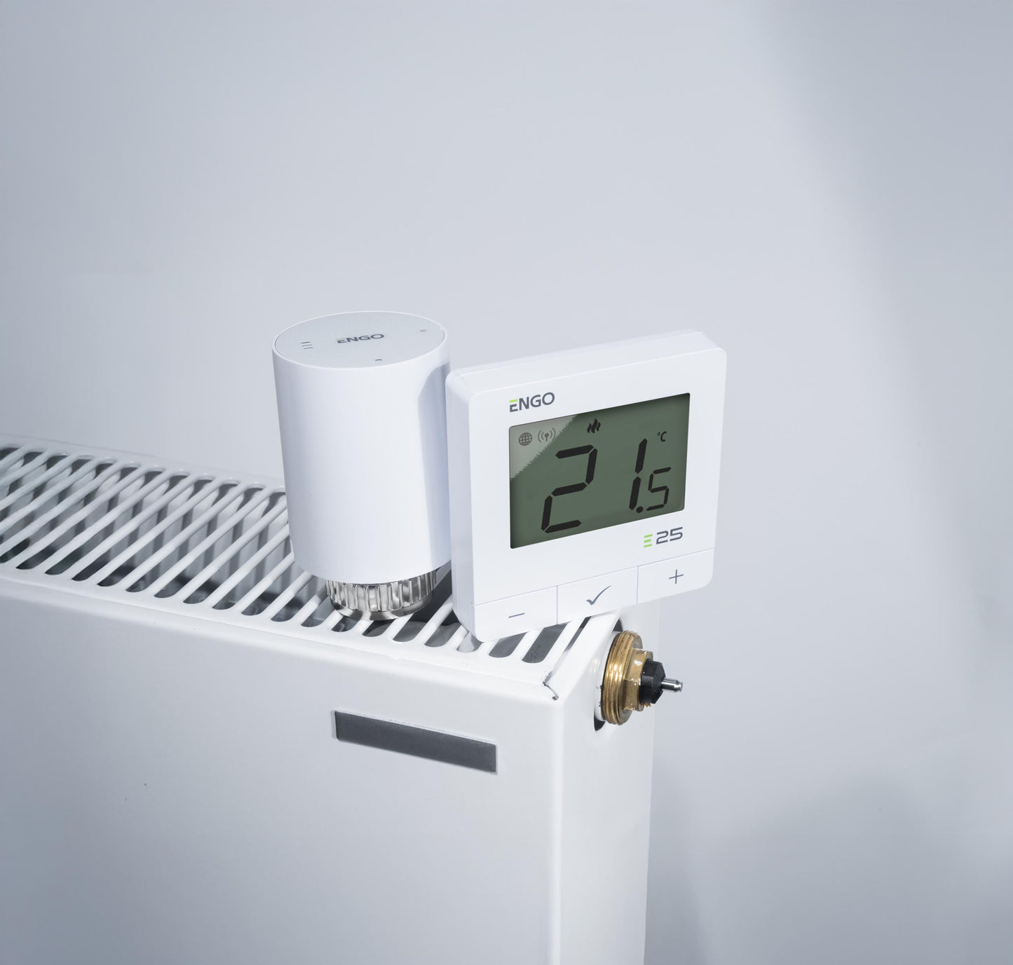 ENGO Controls Inteligentny zestaw ogrzewania Biały (E25-BATW-4 + ETRV-M30)