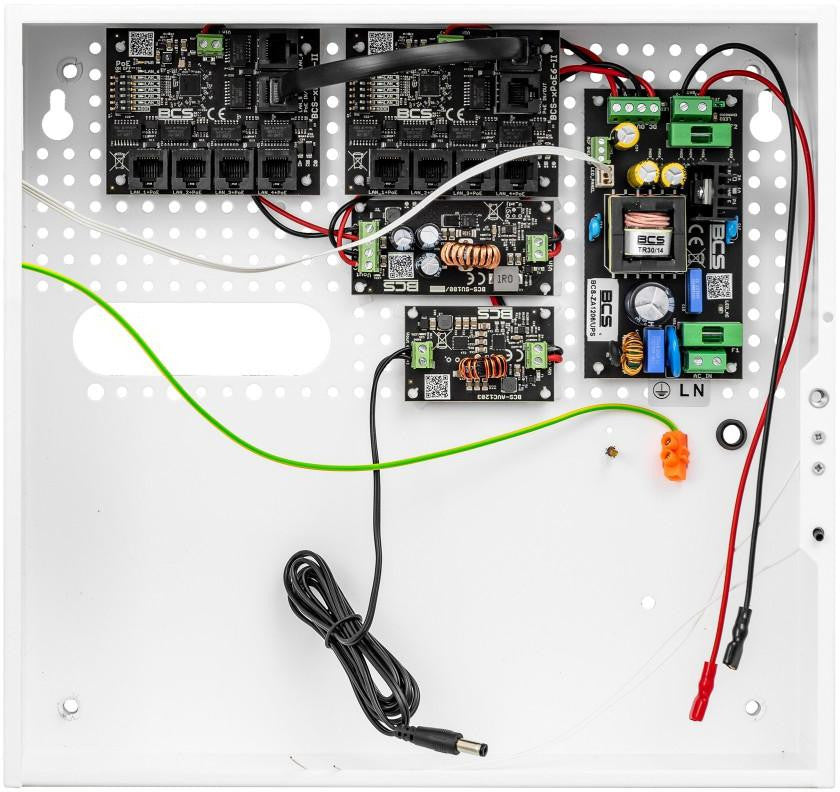 Zestaw do zasilania buforowego 9 odbiorników PoE BCS POWER BCS-UPS/IP8/E-S
