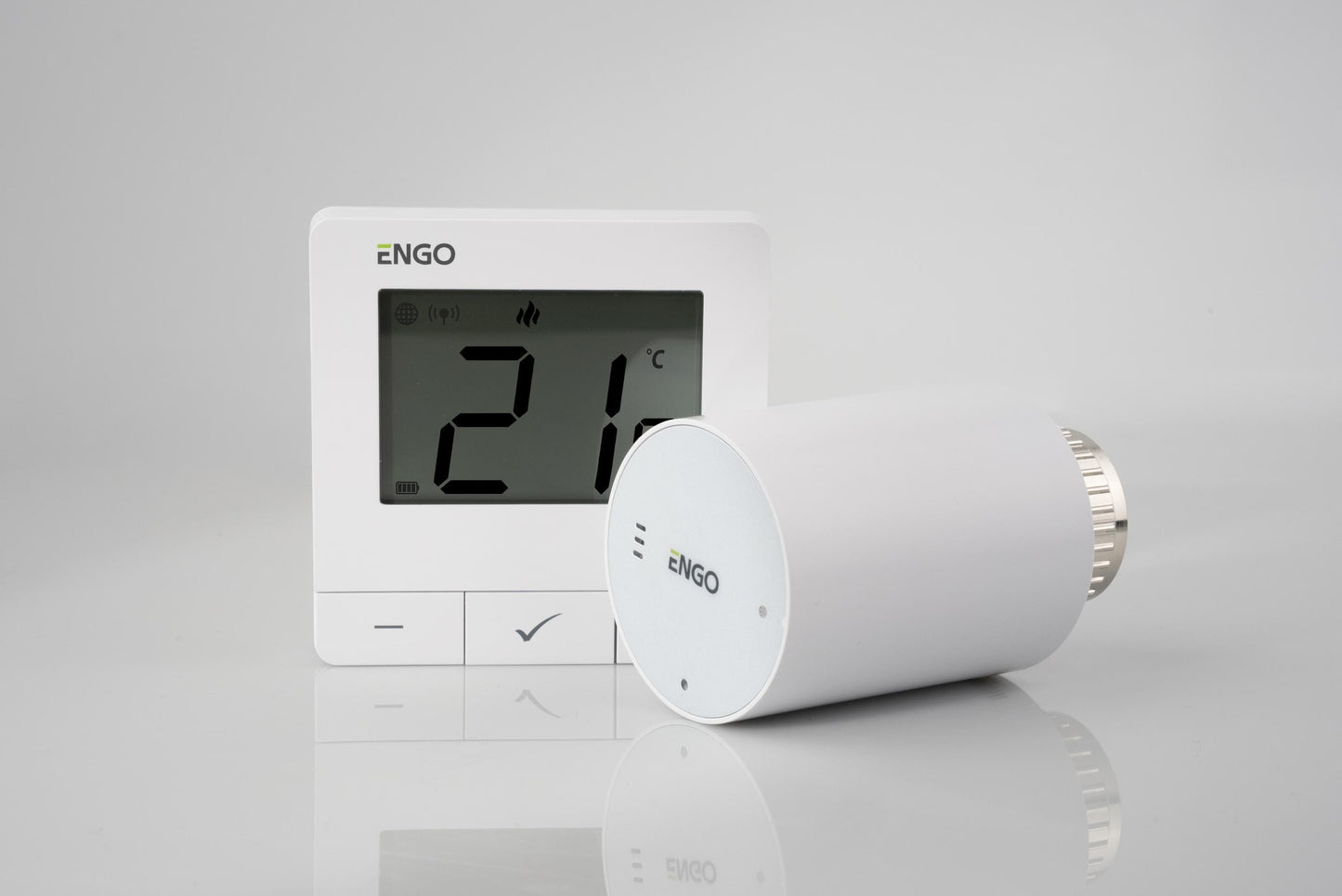 ENGO Controls Inteligentny zestaw ogrzewania Biały (E25-BATW + ETRV-M30 + EPlug WiFi)
