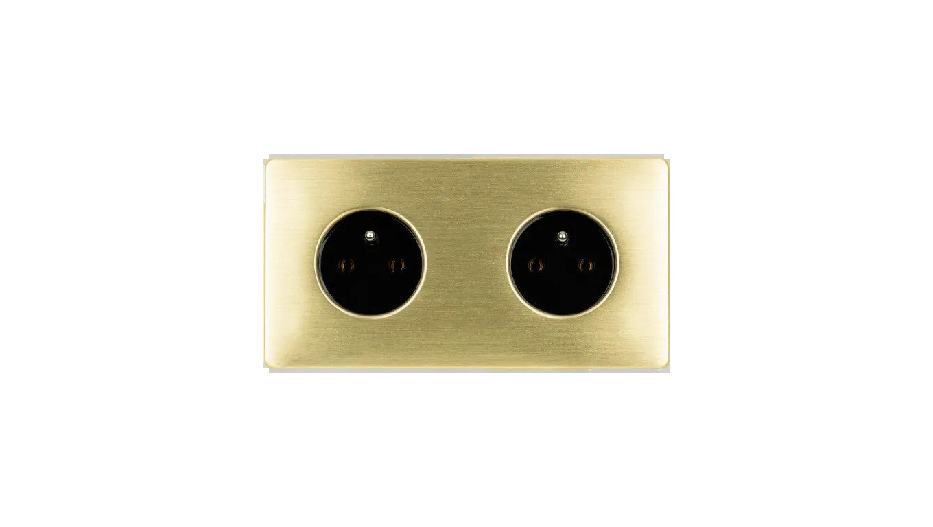 Gniazdko elektryczne czarne podwójne ramka stal szczotkowana PVD Brass GN-SNPBR02C